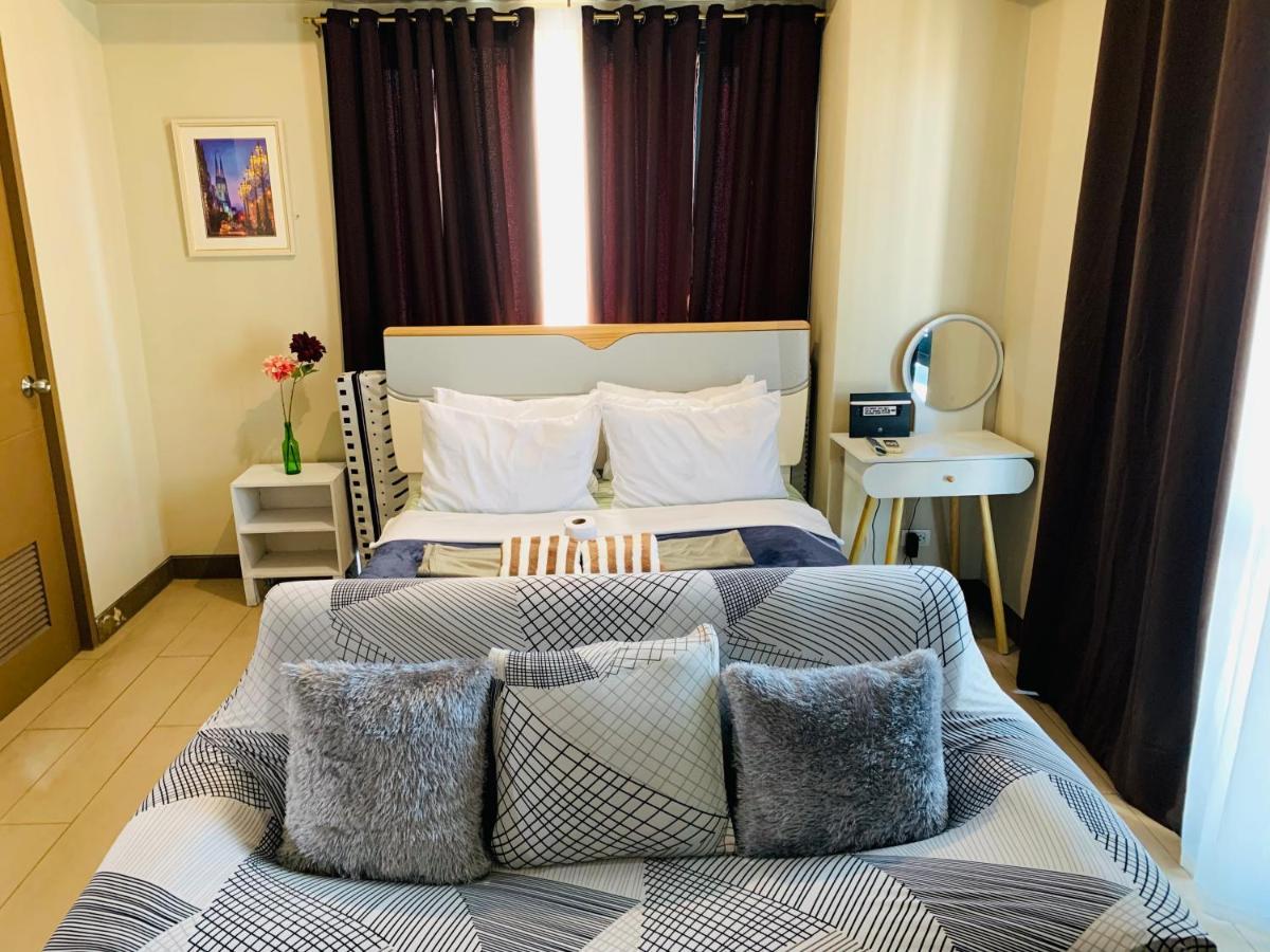 Two Palm Tree Villas Condominium - Studio 8Th Fl With Balcony - Across Terminal 3 Airport パサイ エクステリア 写真